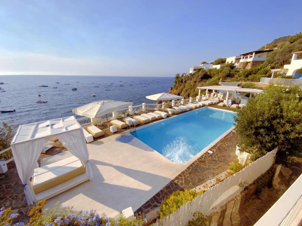 La Piazza Luxury Hotel & Spa Panarea Exterior photo