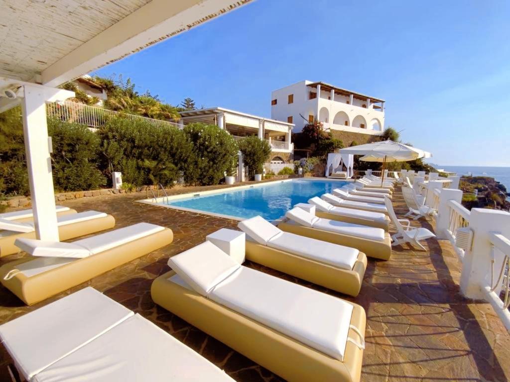 La Piazza Luxury Hotel & Spa Panarea Exterior photo