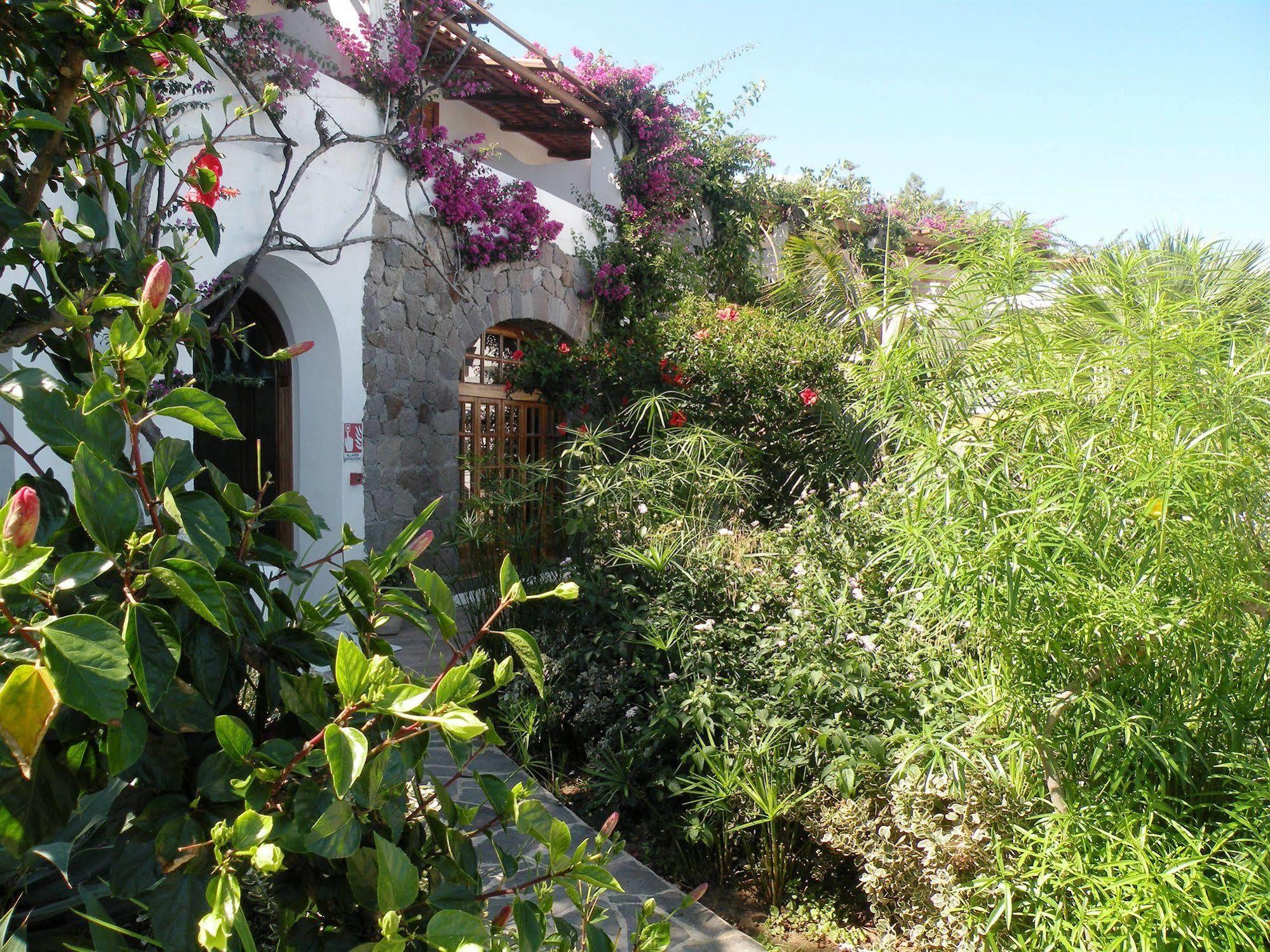 La Piazza Luxury Hotel & Spa Panarea Exterior photo